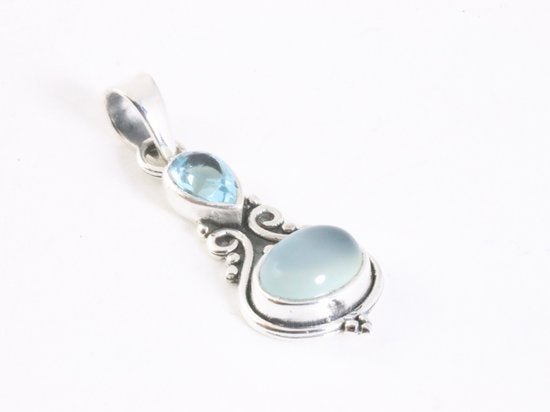 Fijne bewerkte zilveren hanger met aqua chalcedoon en blauwe topaas aan ketting afbeelding 2