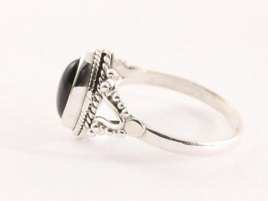 Fijne bewerkte zilveren ring met onyx afbeelding 2