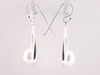 Opengewerkte hoogglans zilveren oorbellen met zoetwater parel afbeelding 2
