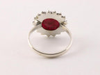 Ronde bewerkte zilveren ring met robijn afbeelding 4