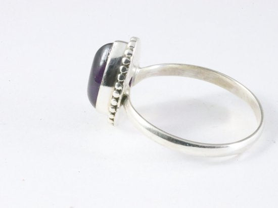 Bewerkte zilveren ring met amethist afbeelding 2