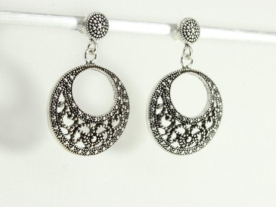 Ronde fijn bewerkte zilveren oorstekers afbeelding 3