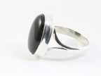 Hoogglans zilveren ring met onyx afbeelding 2