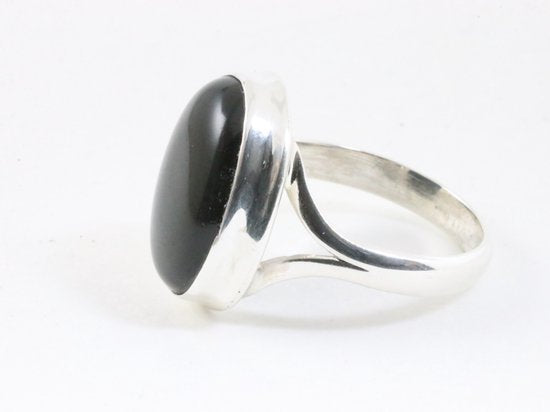 Hoogglans zilveren ring met onyx afbeelding 2