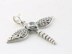 Traditionele bewerkte zilveren libelle hanger met blauwe topaas afbeelding 2