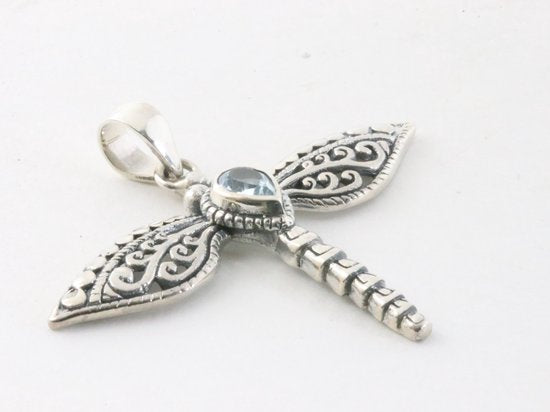 Traditionele bewerkte zilveren libelle hanger met blauwe topaas afbeelding 2