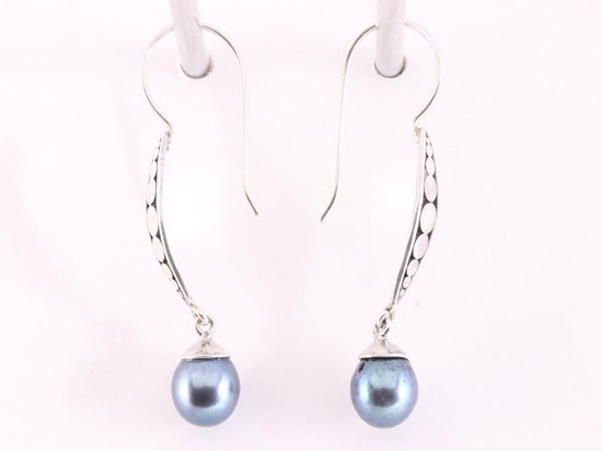 Lange bewerkte zilveren oorbellen met zwarte parel afbeelding 2