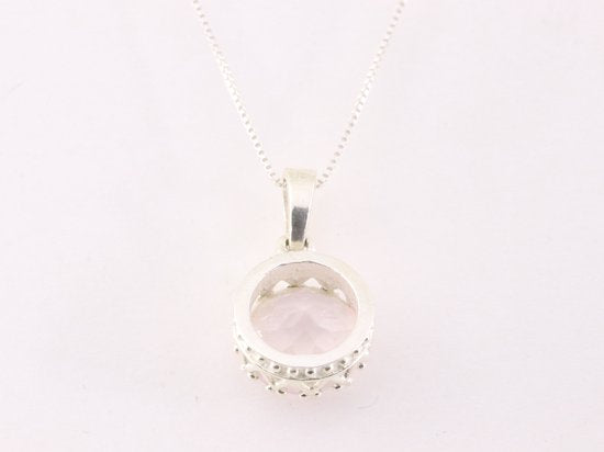 Fijne ronde zilveren hanger met rozenkwarts aan ketting afbeelding 3