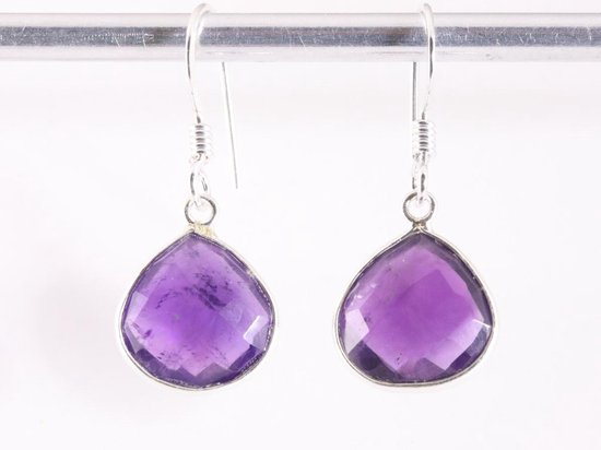 Fijne druppelvormige zilveren oorbellen met amethist afbeelding 4