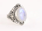 Bewerkte zilveren ring met regenboog maansteen afbeelding 1