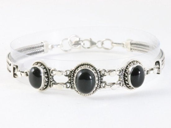 Bewerkte zilveren armband met onyx afbeelding 1