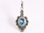 Bewerkte zilveren hanger met blauwe topaas afbeelding 1