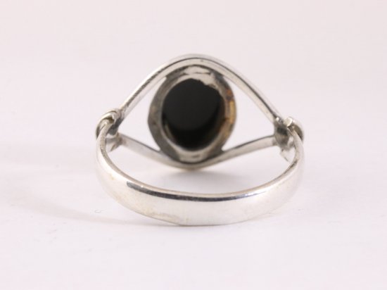 Opengewerkte zilveren ring met onyx afbeelding 3
