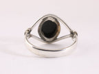 Opengewerkte zilveren ring met onyx afbeelding 3