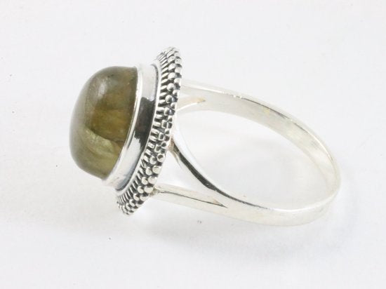 Bewerkte zilveren ring met labradoriet afbeelding 2