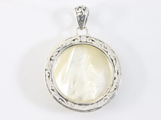 Traditionele bewerkte ronde zilveren hanger met parelmoer afbeelding 3