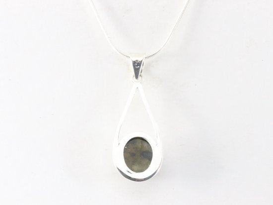Zilveren hanger met labradoriet aan ketting afbeelding 3