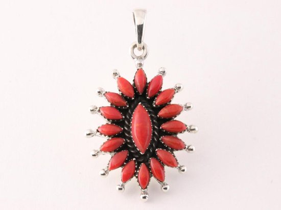 Bewerkte zilveren hanger met rode koraal steen afbeelding 1