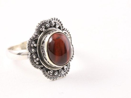 Bewerkte zilveren ring met rode tijgeroog afbeelding 1