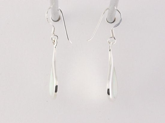 Druppelvormige zilveren oorbellen met welo opaal afbeelding 2