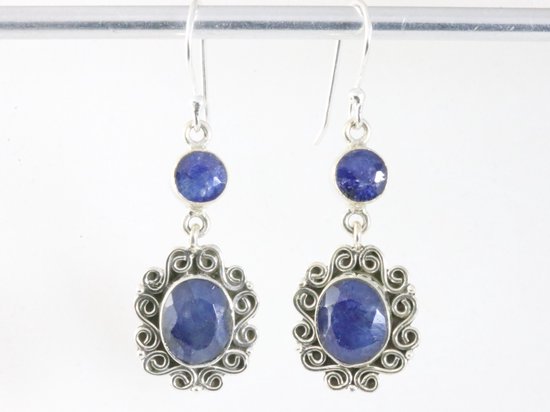 Lange bewerkte zilveren oorbellen met blauwe saffier afbeelding 4