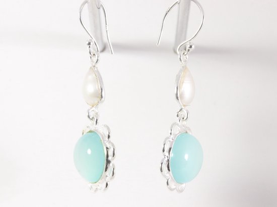 Lange zilveren oorbellen met aqua chalcedoon en parel afbeelding 2