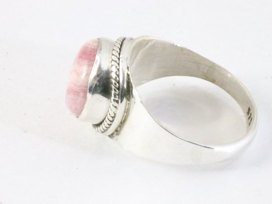 Ronde bewerkte zilveren ring met rhodochrosiet afbeelding 2