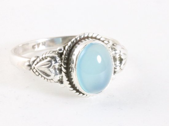 Bewerkte zilveren ring met blauwe chalcedoon afbeelding 1