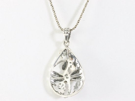 Opengewerkte zilveren hanger met libelles en 18k gouden decoratie aan ketting afbeelding 3