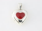 Hartvormig zilveren medaillon met rode koraal steen afbeelding 4