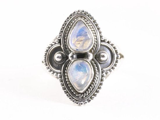 Bewerkte zilveren ring met regenboog maansteen afbeelding 4