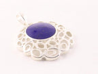 Grote opengewerkte zilveren hanger met lapis lazuli aan ketting afbeelding 2