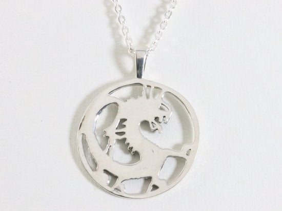 Grote zilveren draak hanger aan ketting afbeelding 3