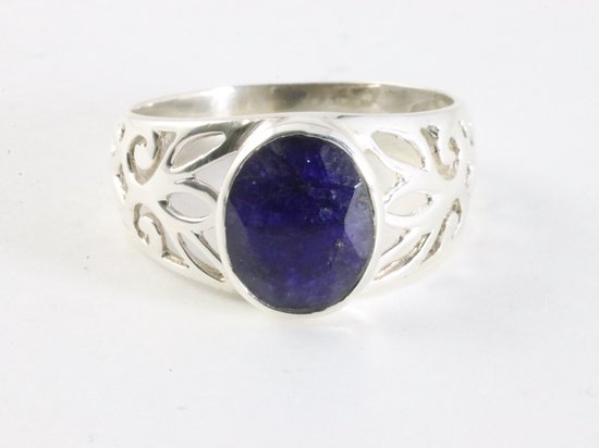 Opengewerkte zilveren ring met blauwe saffier afbeelding 3