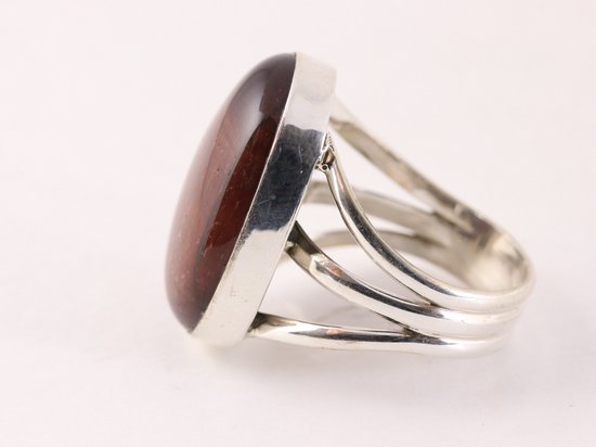 Grote ovale zilveren ring met rode tijgeroog afbeelding 2