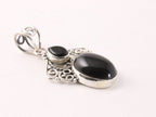 Opengewerkte zilveren hanger met onyx afbeelding 2