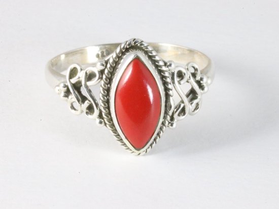 Fijne bewerkte zilveren ring met rode koraal steen afbeelding 4
