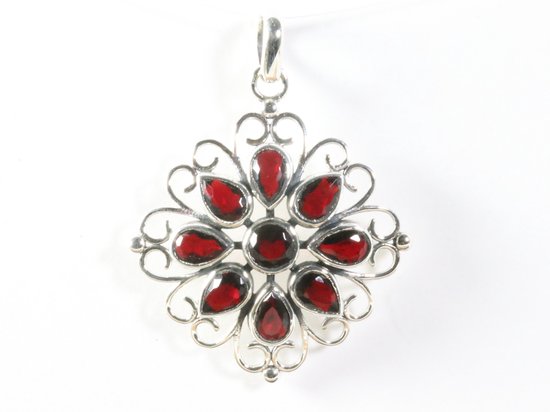 Opengewerkte zilveren hanger met granaat afbeelding 4