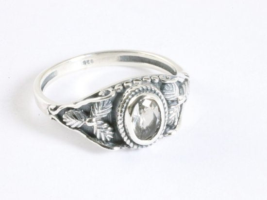 Fijne bewerkte zilveren ring met bergkristal afbeelding 1