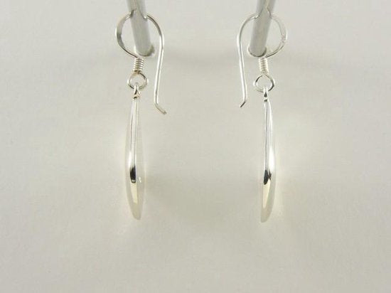 Druppelvormige zilveren oorbellen met parelmoer afbeelding 2