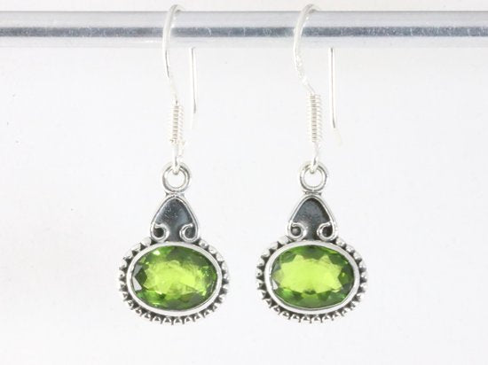 Fijne bewerkte zilveren oorbellen met peridoot afbeelding 4