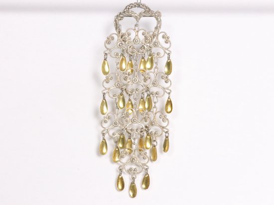 Traditionele lange zilveren filigrein broche met geelgoud vergulde klepels afbeelding 1