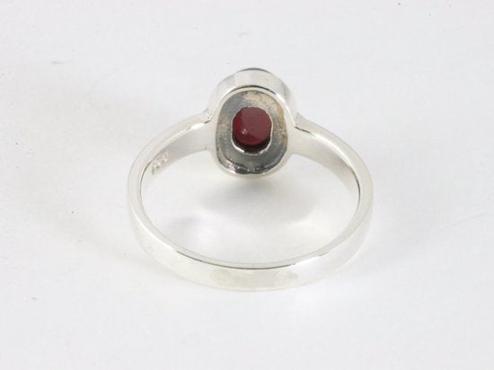 Hoogglans zilveren ring met granaat afbeelding 3
