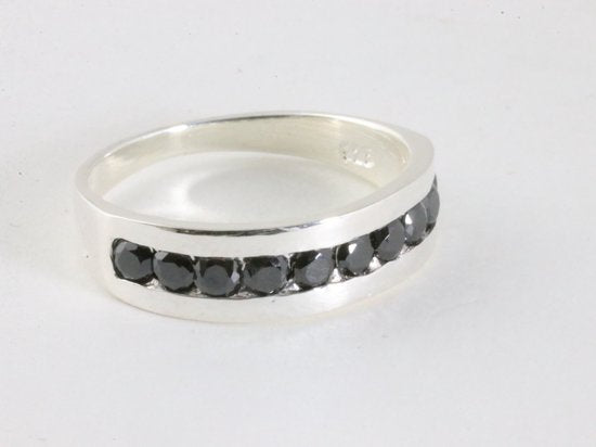 Fijne hoogglans zilveren ring met onyx afbeelding 1