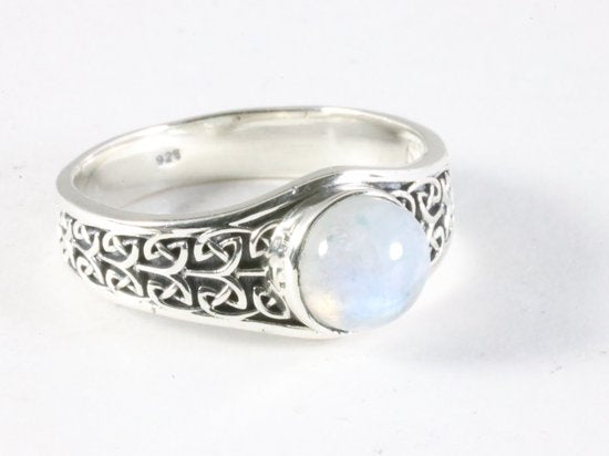 Bewerkte zilveren ring met regenboog maansteen afbeelding 1