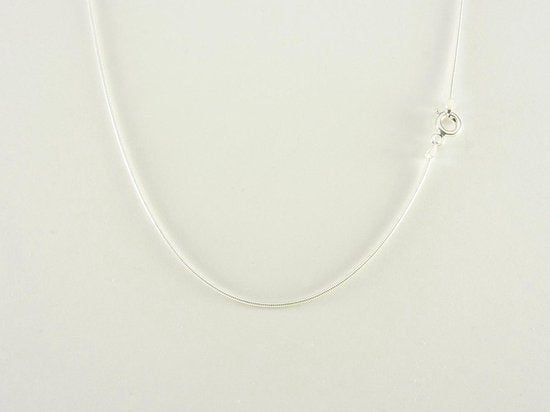 Ronde bewerkte zilveren hanger met amazone turkoois aan ketting afbeelding 5