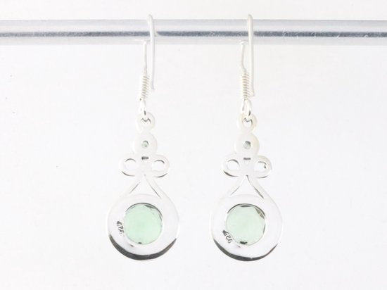 Opengewerkte zilveren oorbellen met groene amethist afbeelding 3