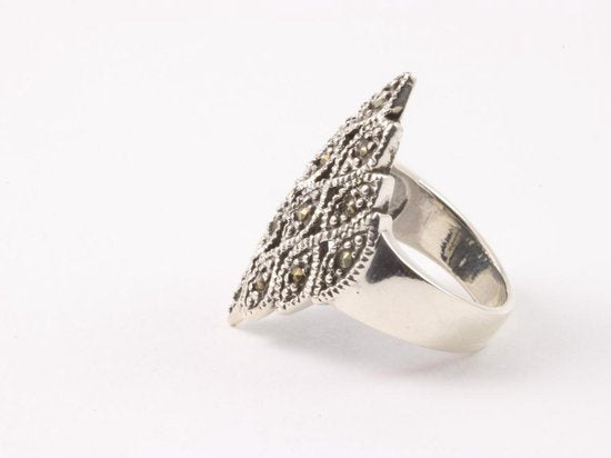 Ruitvormige zilveren ring met marcasiet afbeelding 2