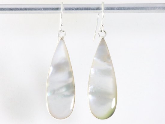 Lange druppelvormige zilveren oorbellen met parelmoer afbeelding 4