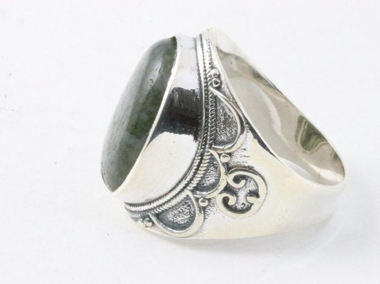 Bewerkte zilveren ring met mosagaat afbeelding 2